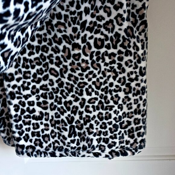 NEW! EXQUISITE PLUSH LEOPARD PRINT THROW BLANKET - Picture 2 of 4